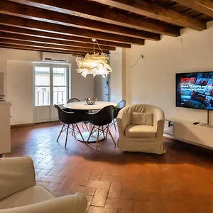central-luxury-attic-with-unique-view.it-tuscanyhotel.com/